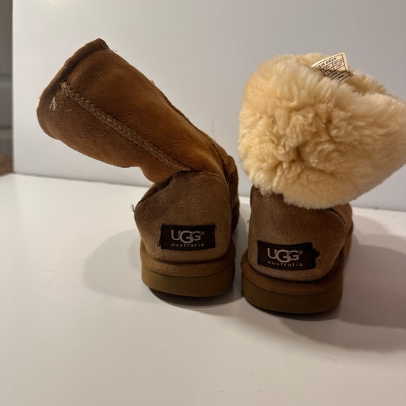 Ugg Classic Short II - Chestnut - Ladies US5 - Picture 2 of 5